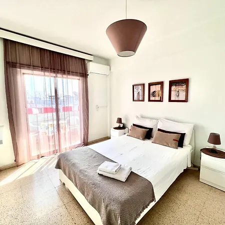 Apt On The Street Of Bars&nightclubs In 12 Agia Napa