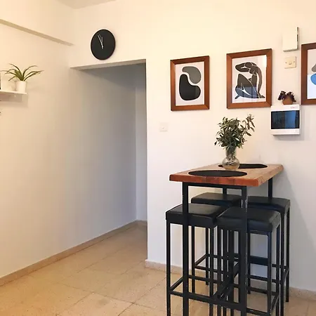 公寓 Apt On The Street Of Bars&nightclubs In 12 *