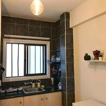 Apt On The Street Of Bars&nightclubs In 12 Appartement