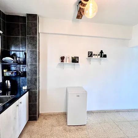 Apt On The Street Of Bars&nightclubs In 12 Appartement Ayía Nápa