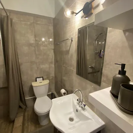 Apt On The Street Of Bars&nightclubs In 12 Appartement Ayía Nápa