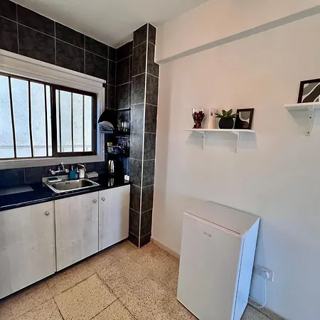 Apt On The Street Of Bars&nightclubs In 12 Айя-Напа